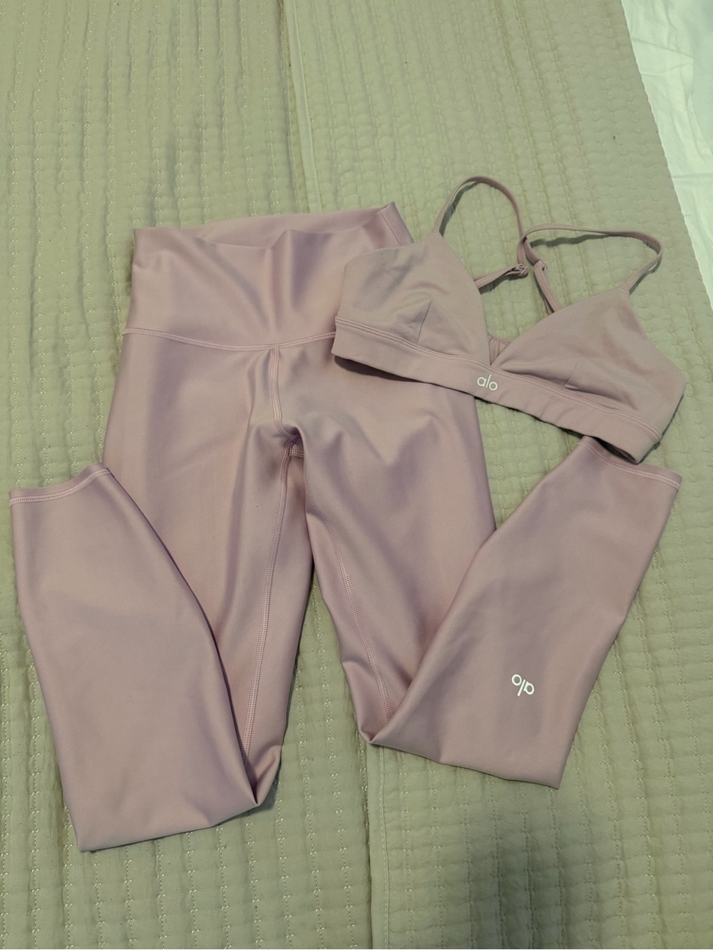 Alo Women’s Mauve Pink Sports Bra & Leggings Set